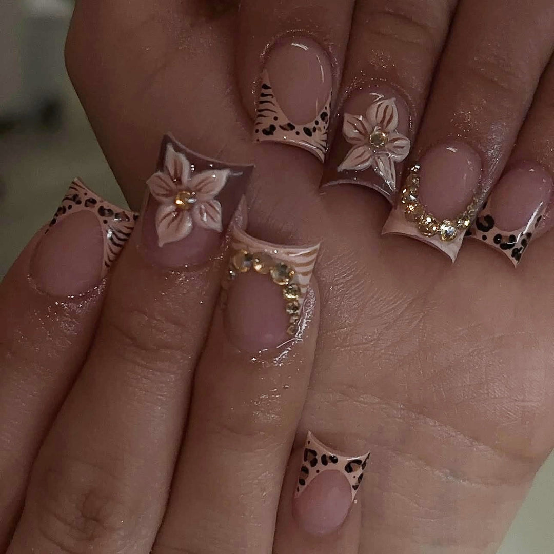 Artistic Floral-Inspired Press-On Nail Set Kalsten