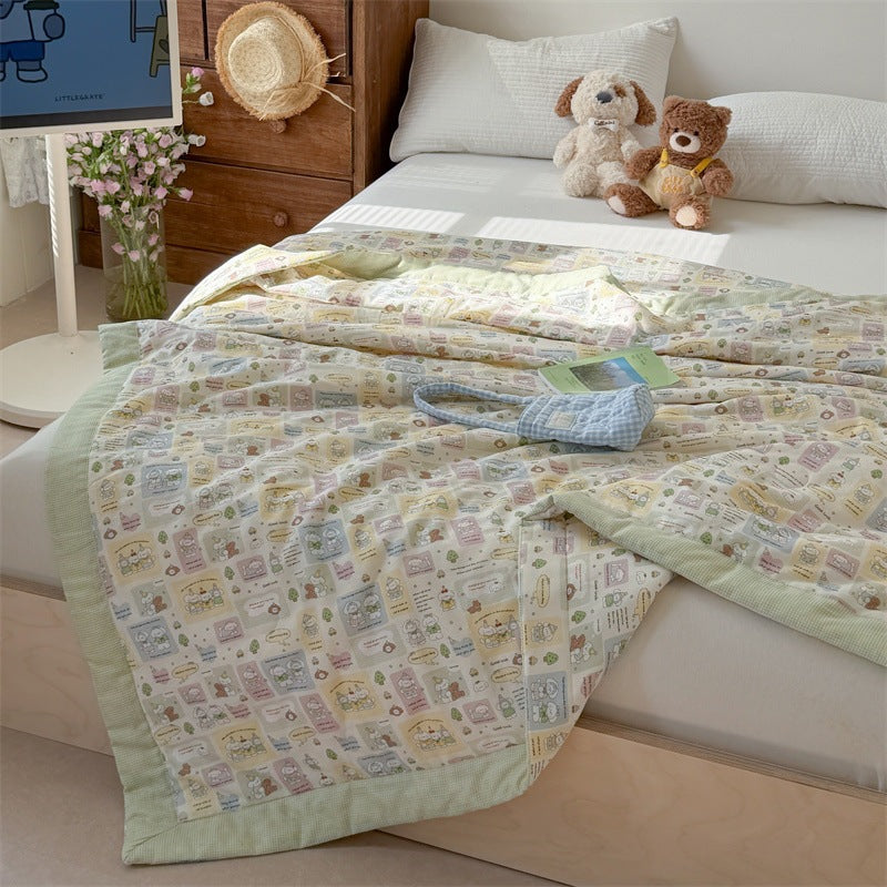 Children's quilt with light filling and cute animal castle print