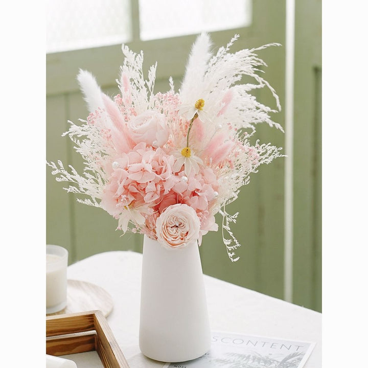 Elegant Dried Flower Bouquet Arrangement