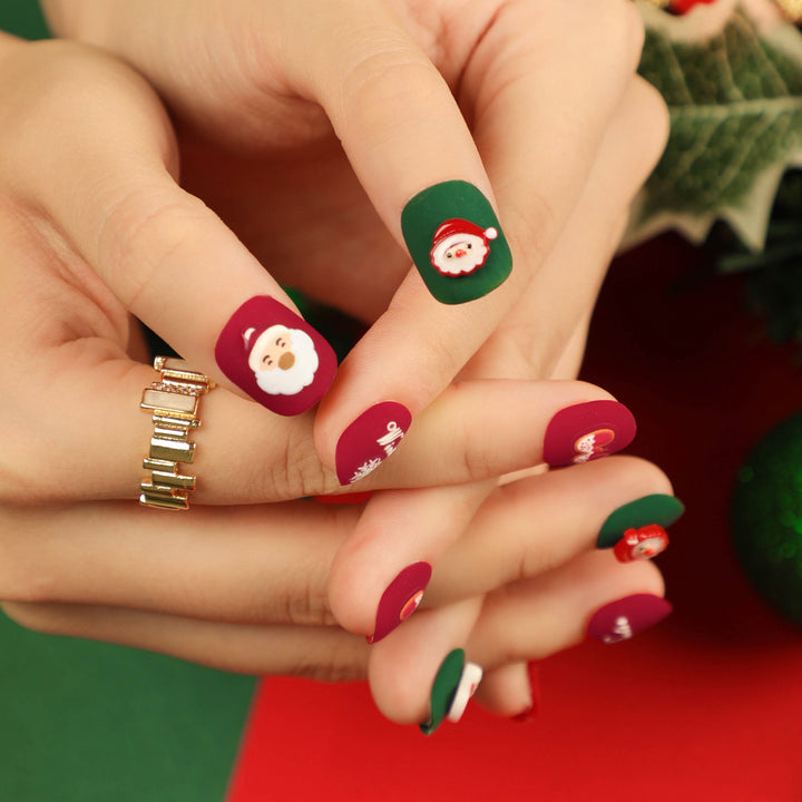Christmas nail art with festive design Kalsten