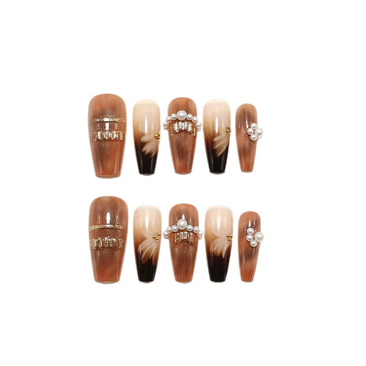 Artificial nails with elegant pearl and gold accents Kalsten