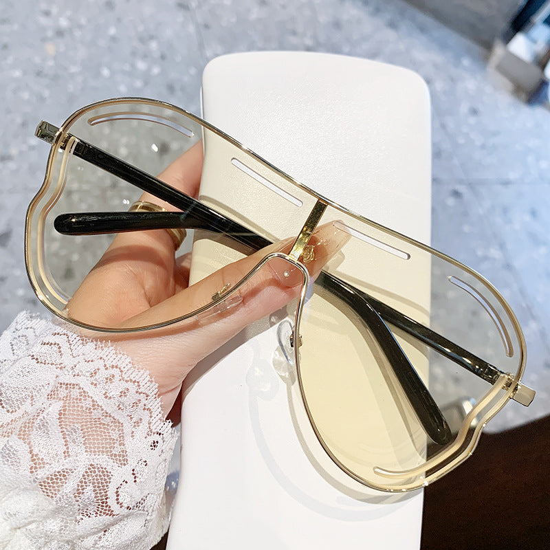 Women’s Sporty Oversized Sunglasses in Unique Design Kalsten