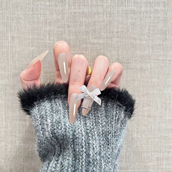 Elegant artificial nail tips with a glossy finish Kalsten