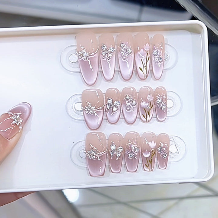 Stylish Floral-Embellished Press-On Nail Set Kalsten