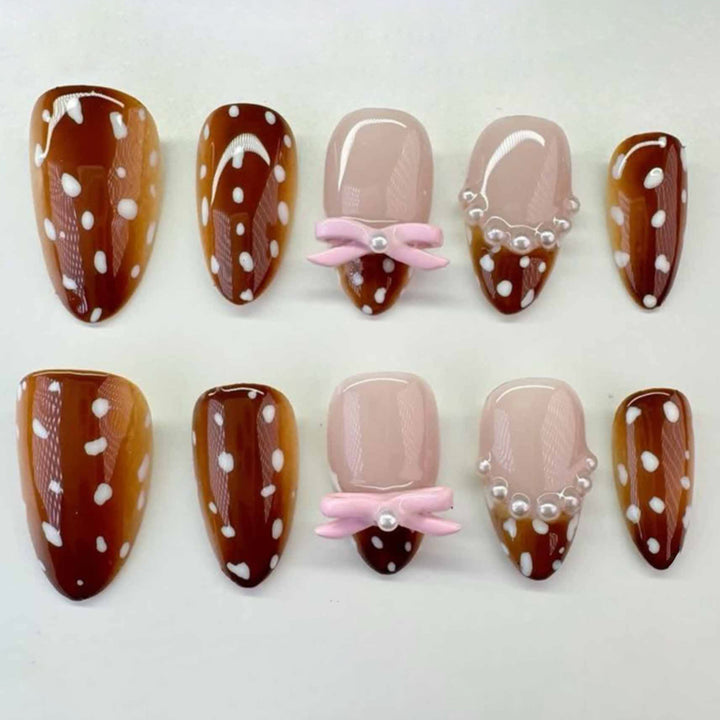 Artificial nail art with playful dots and bows Kalsten
