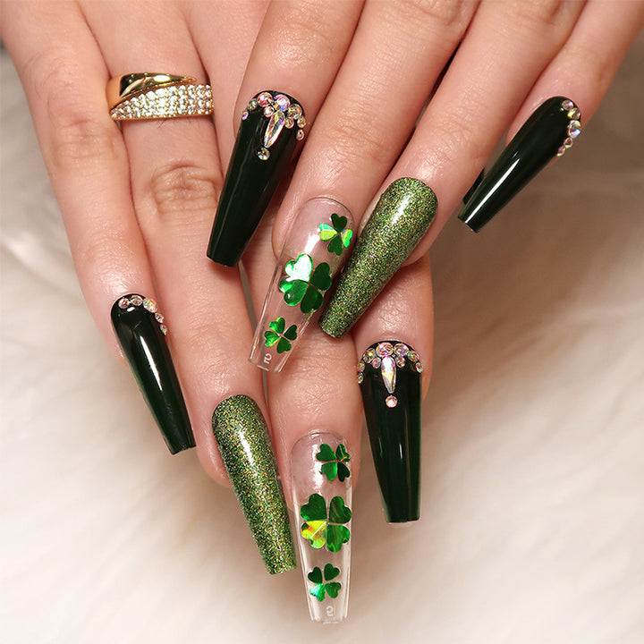 Artificial nail art with clover leaf motifs Kalsten