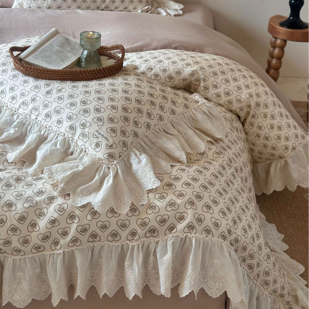 Pillowcase with lace ruffle and romantic heart flower print