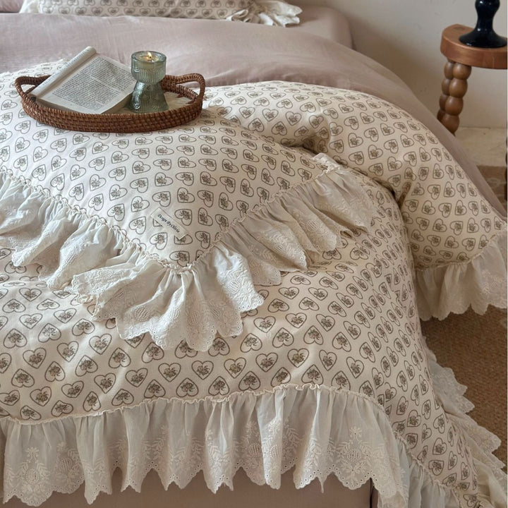 Pillowcase with lace ruffle and romantic heart flower print