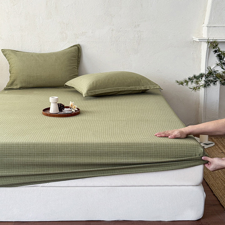 Elastic fitted sheet made of cotton jersey with deep pocket and stretchy all-around elastic
