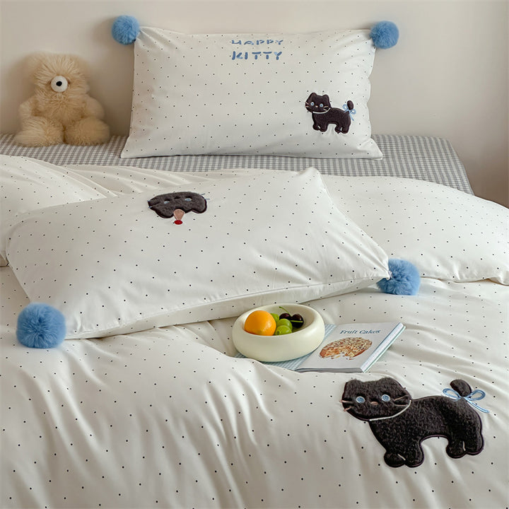 Children's bedding set made of cotton satin with 3D teddy appliqués and pom-pom corners