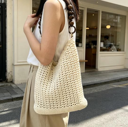 Hand-knotted bucket bag with wooden handles Kalsten