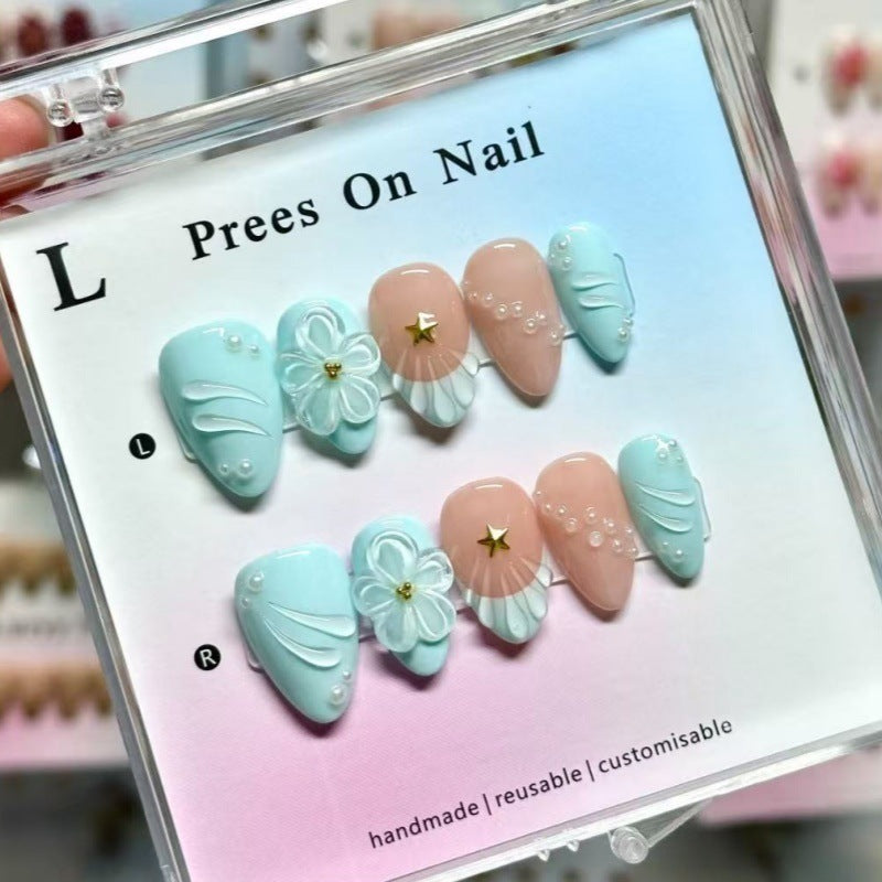 Creative nail art with floral accents Kalsten
