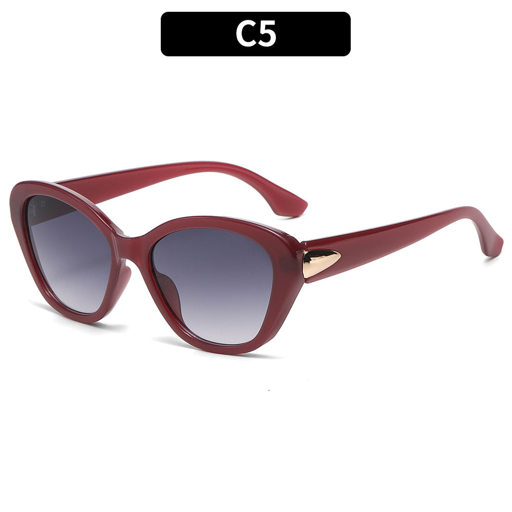 Stylish Cat-Eye Sunglasses with Metal Accents