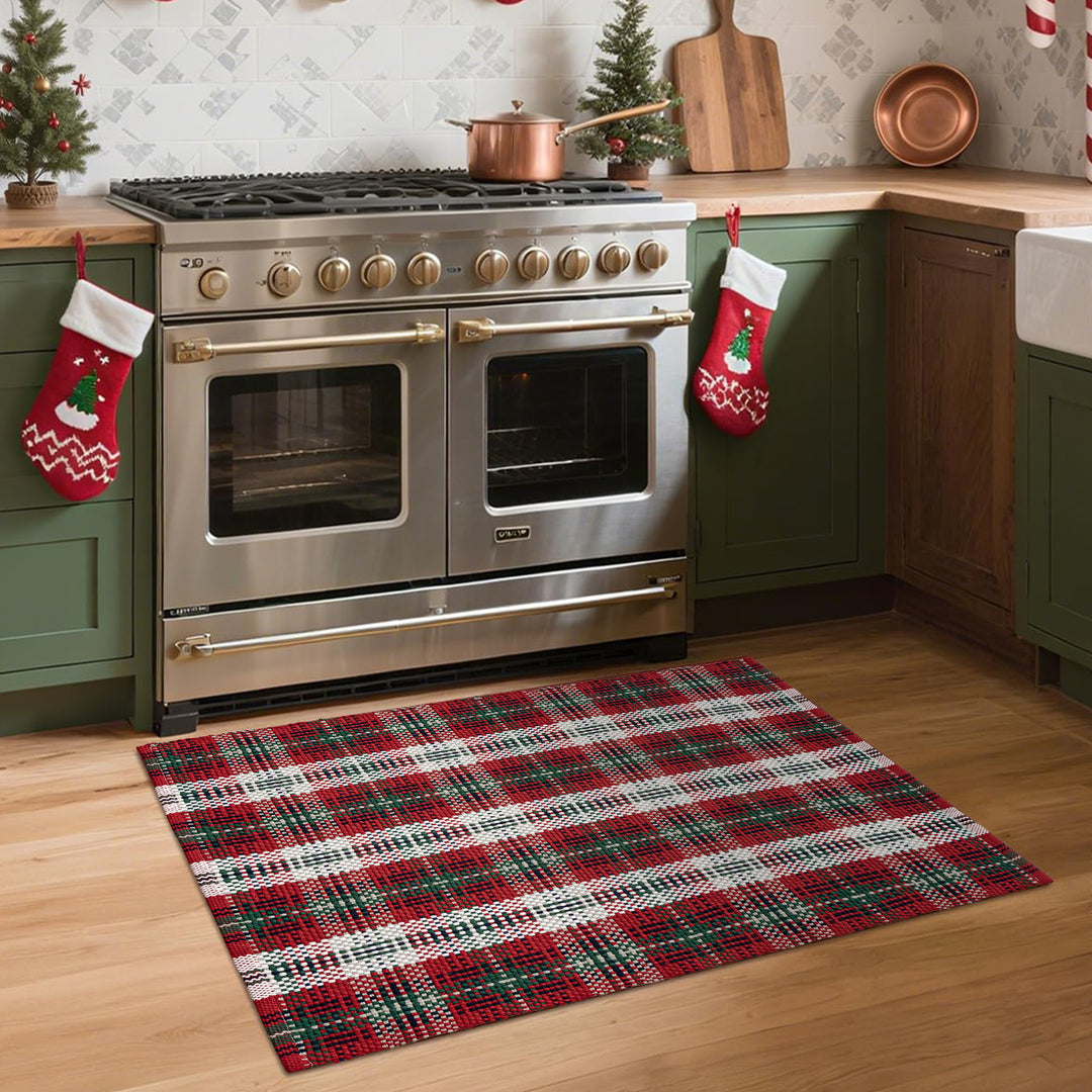 Hand-woven table runner in a traditional check pattern with a sturdy cotton structure Kalsten