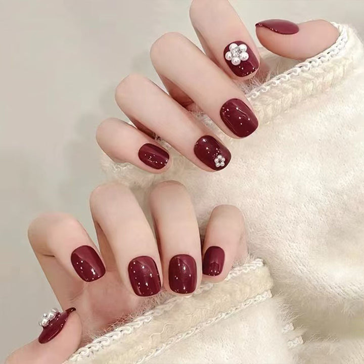 Artificial nails with glamorous decorations Kalsten
