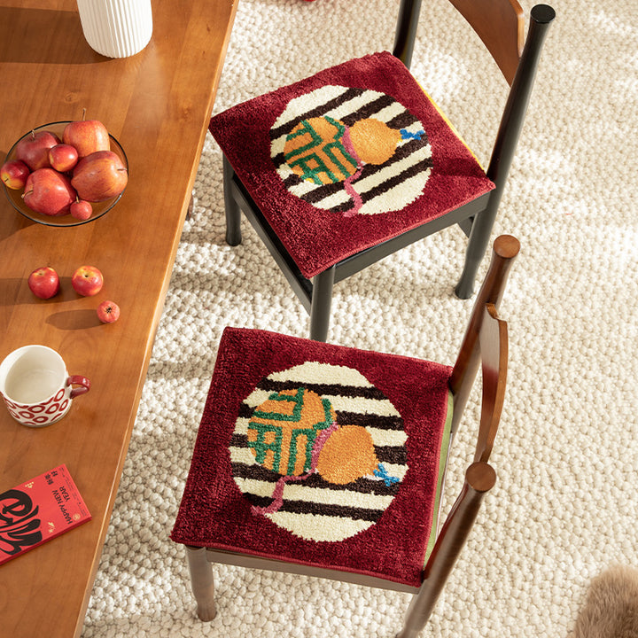 Hand-tufted square decor bath mat with animal motif and non-slip back Kalsten