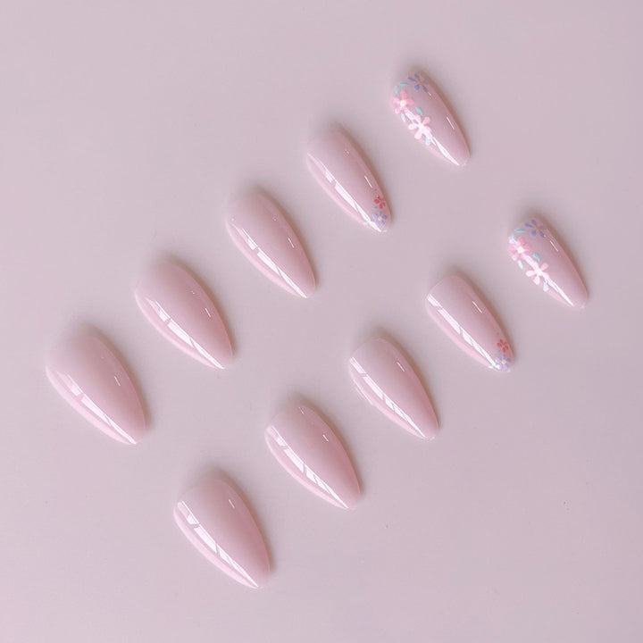 Artificial nail set with delicate floral pattern and glossy finish Kalsten