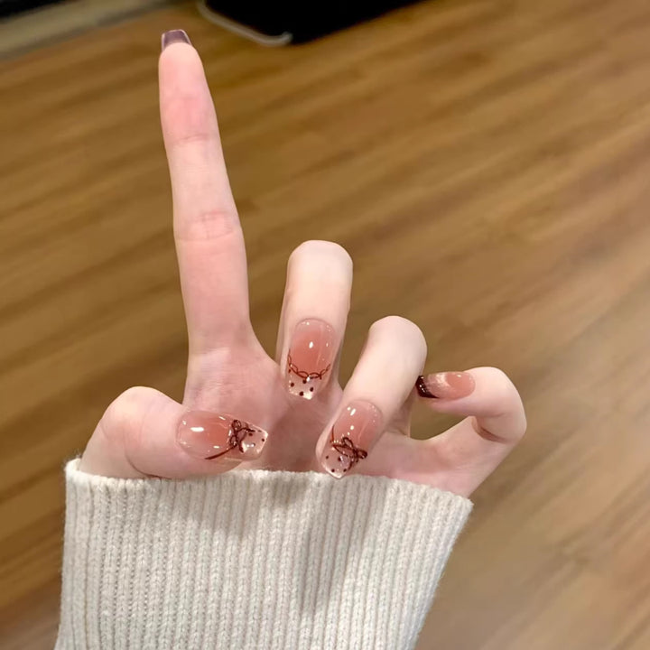 Artificial Nails in Elegant Minimalist Design Kalsten