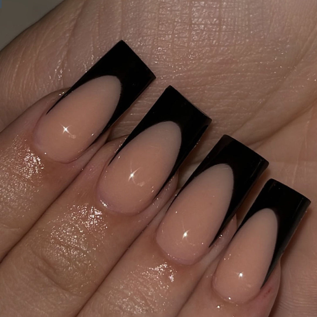 Artificial nail tips with modern design and stylish accents Kalsten