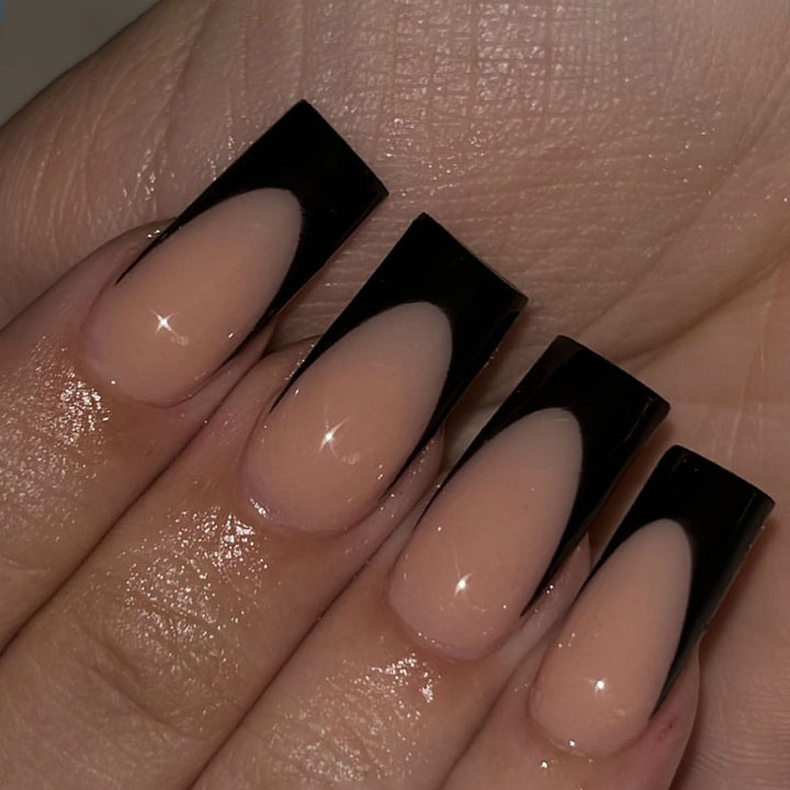 Artificial nail tips with modern design and stylish accents Kalsten