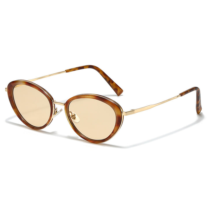 Retro-Inspired Cat-Eye Sunglasses with Tortoise Shell Accents Kalsten