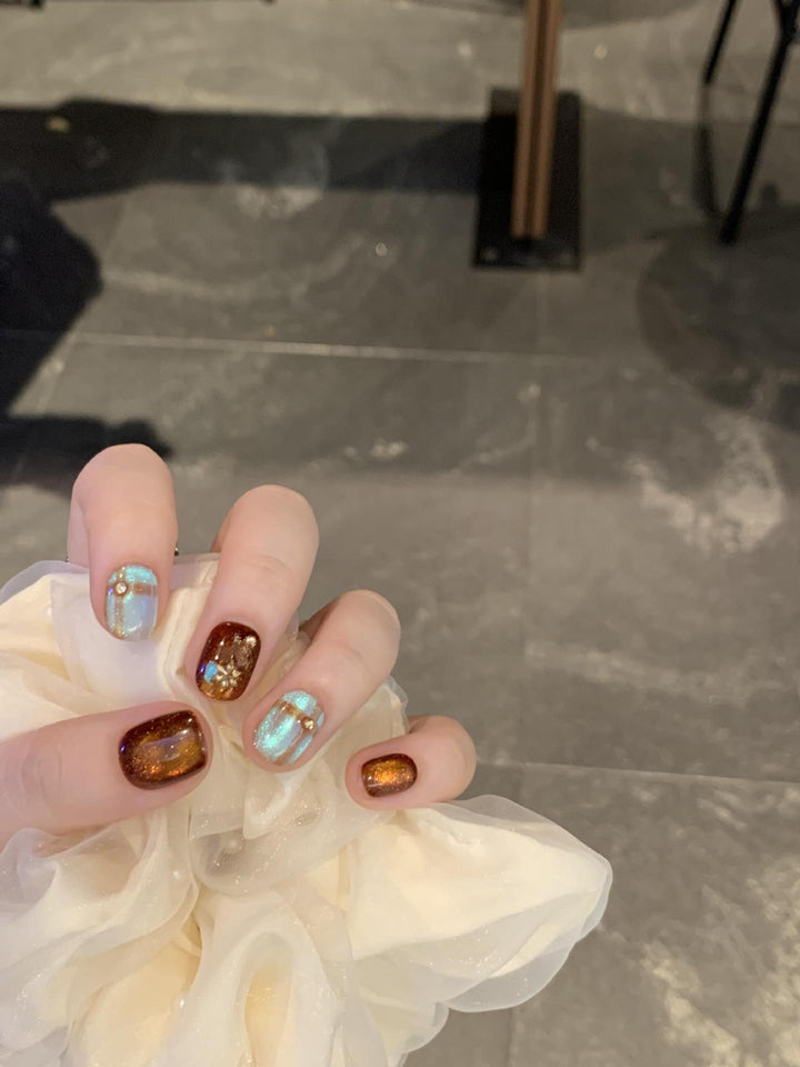 Artificial nail art tips with shimmer and glitter Kalsten