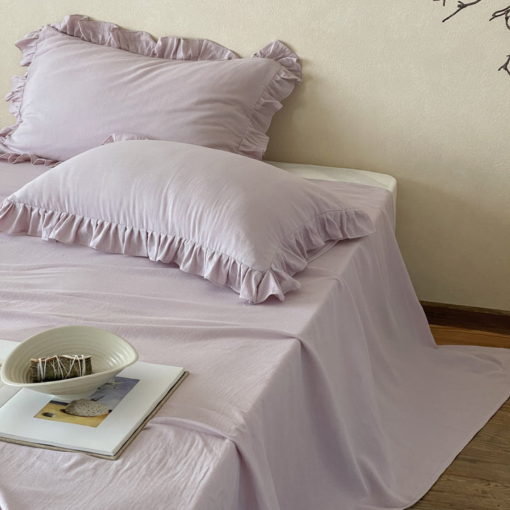 Romantic ruffled bedding set with pillowcases and fitted sheets