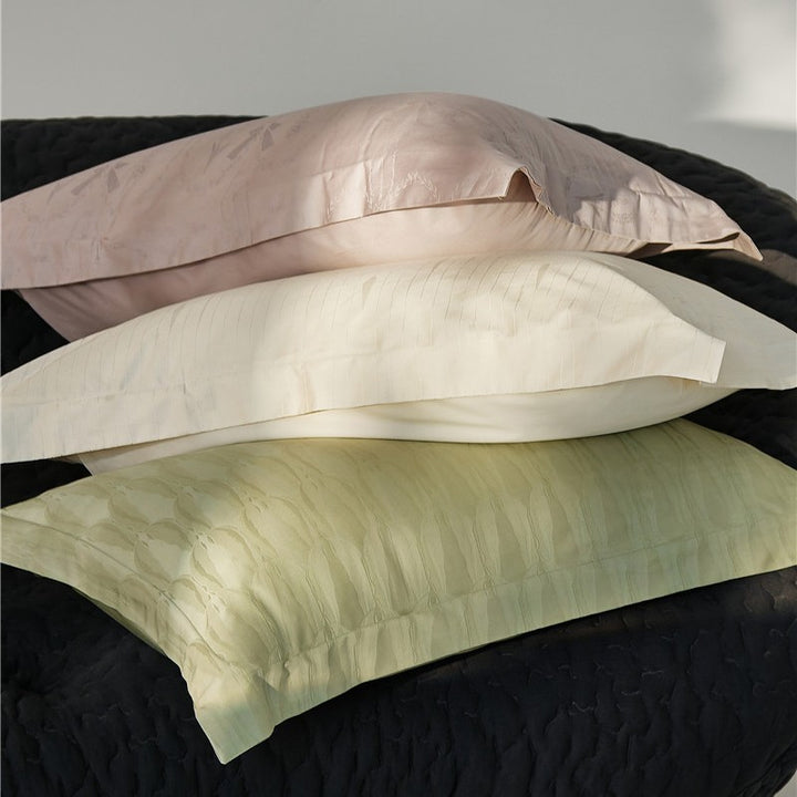 Elegant Satin Bedding Set Kalsten