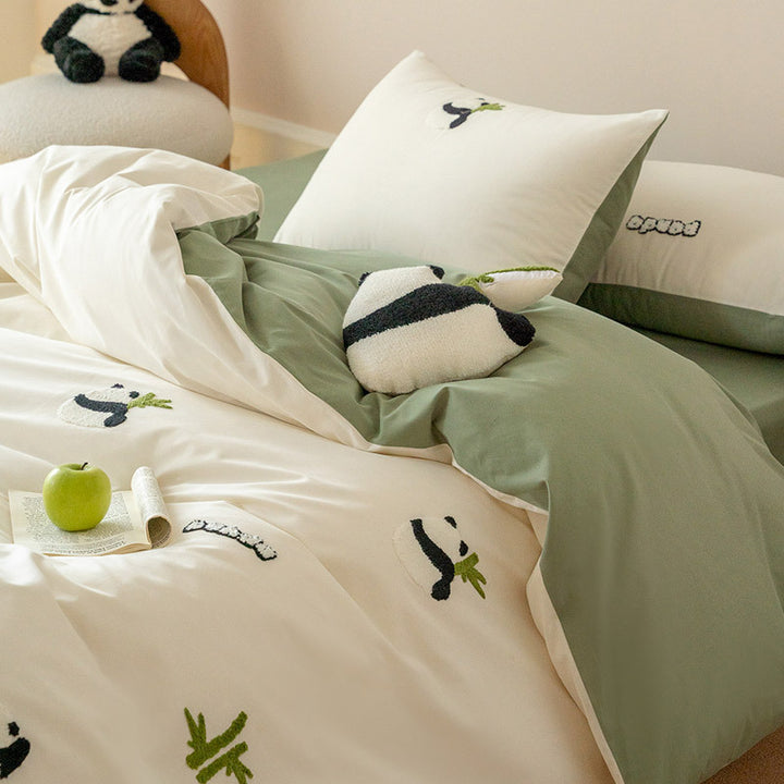 Embroidered bedding set with panda motif made of cotton satin and reversible function