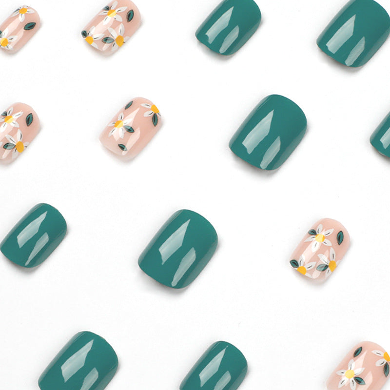 Artful nail art with delicate floral designs Kalsten