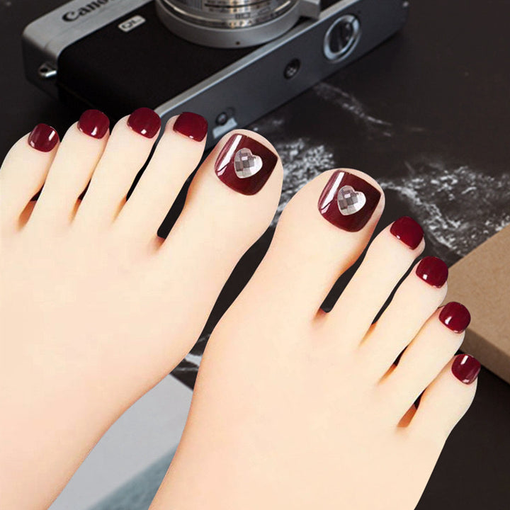 Nail art set with elegant heart accents Kalsten