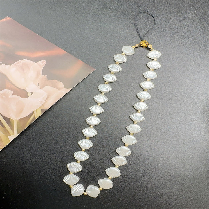 Shell-Inspired Beaded Necklace Kalsten