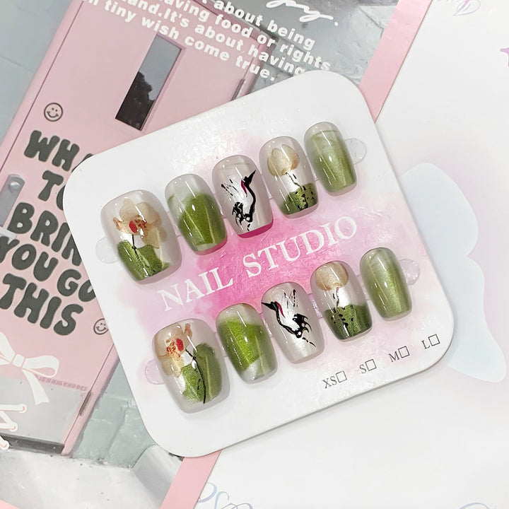 Artful Nail Art with Floral Designs Kalsten