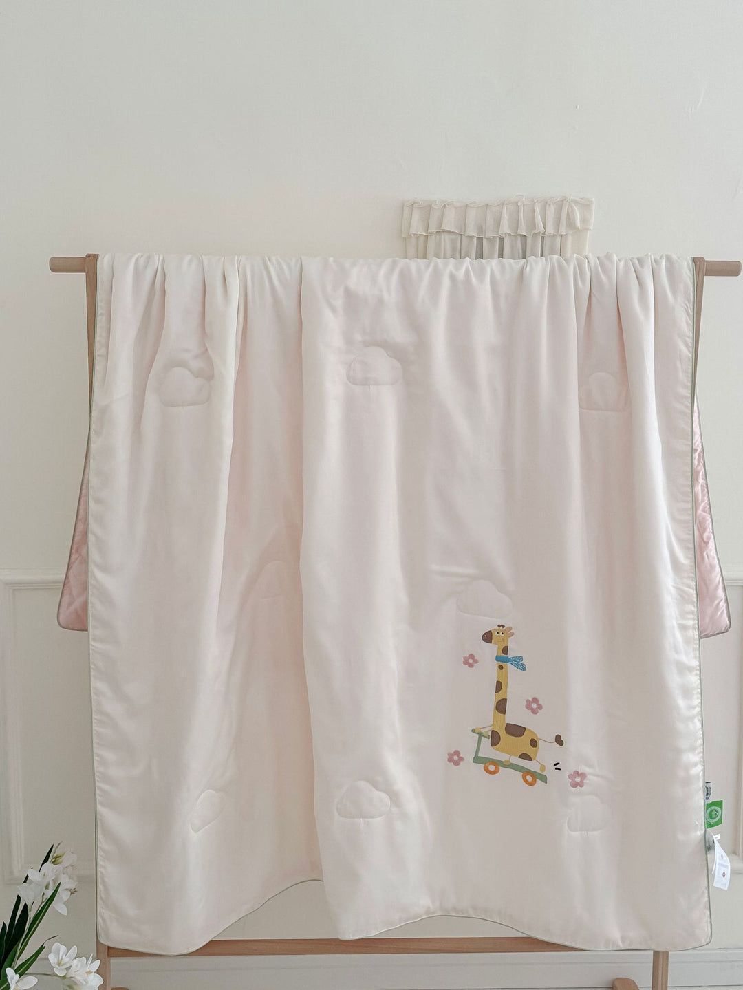 Children's comfort quilt with sweet bunny embroidery and silky satin cover