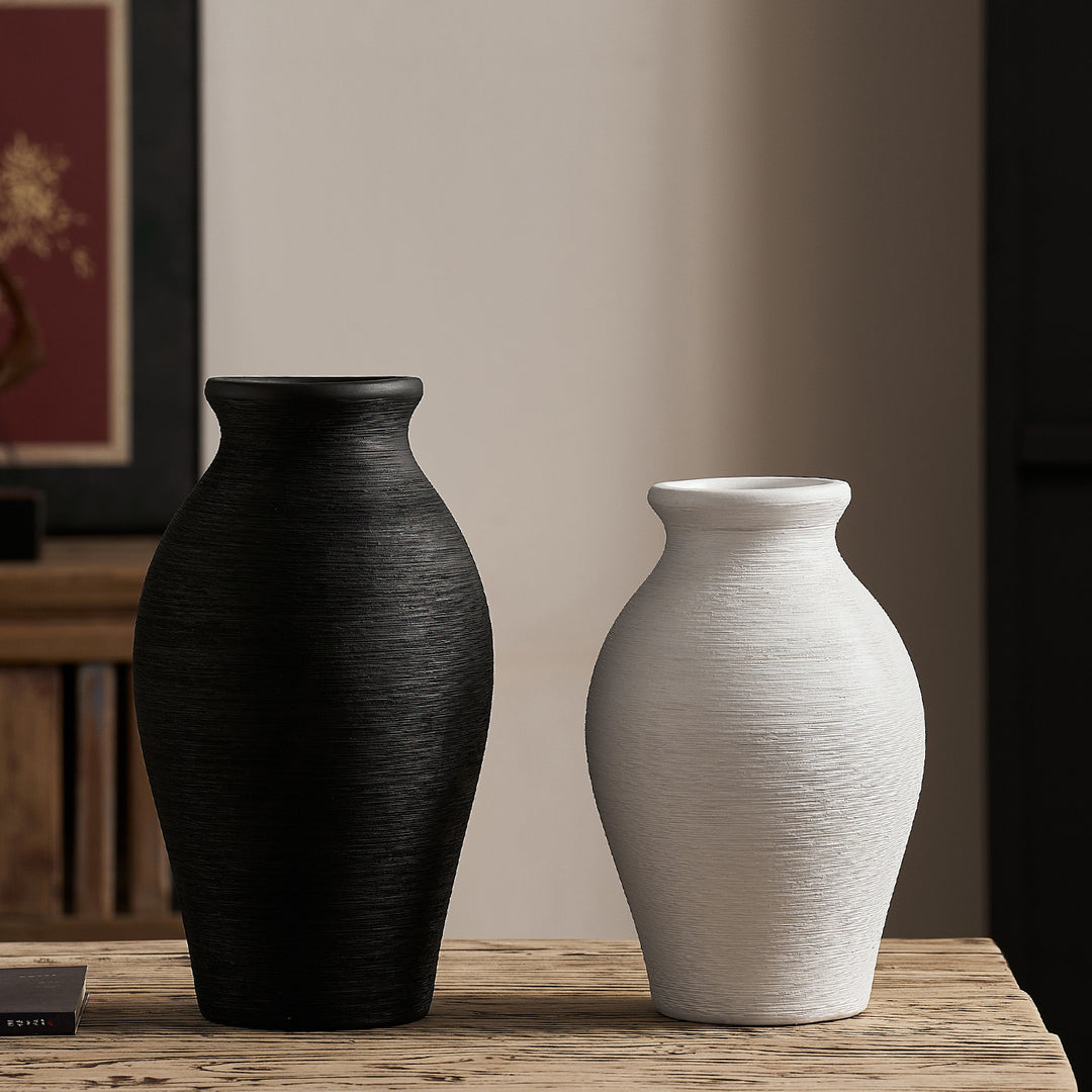 Elegant ceramic vase with textured design Kalsten
