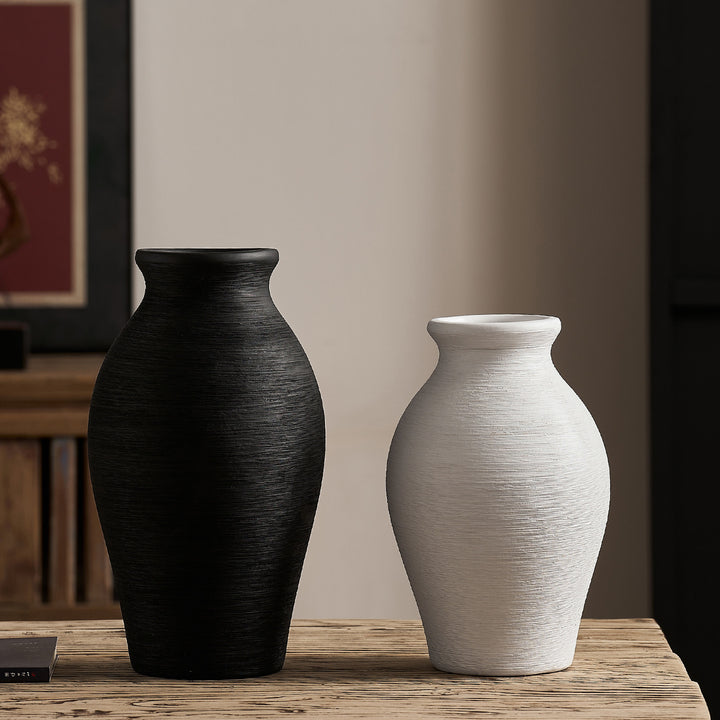 Elegant ceramic vase with textured design Kalsten