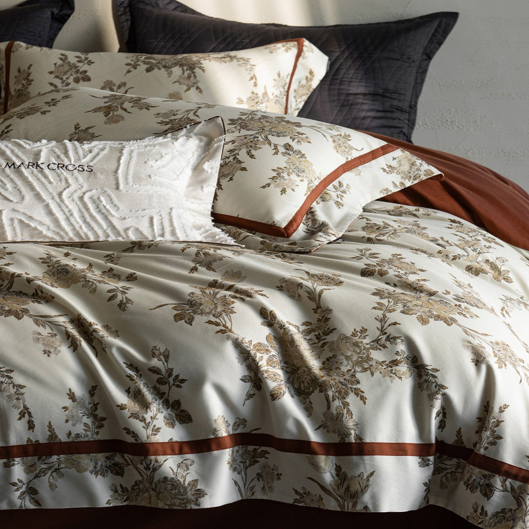 Duvet cover set made of cotton percale with subtle leaf allover and piped edge