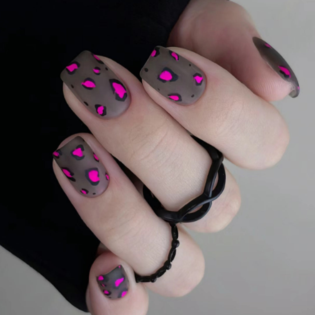 Artificial Nail Art with Leopard Pattern Kalsten