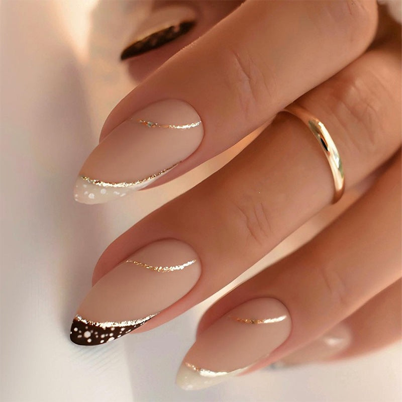 Nail set with elegant gold and silver accents Kalsten