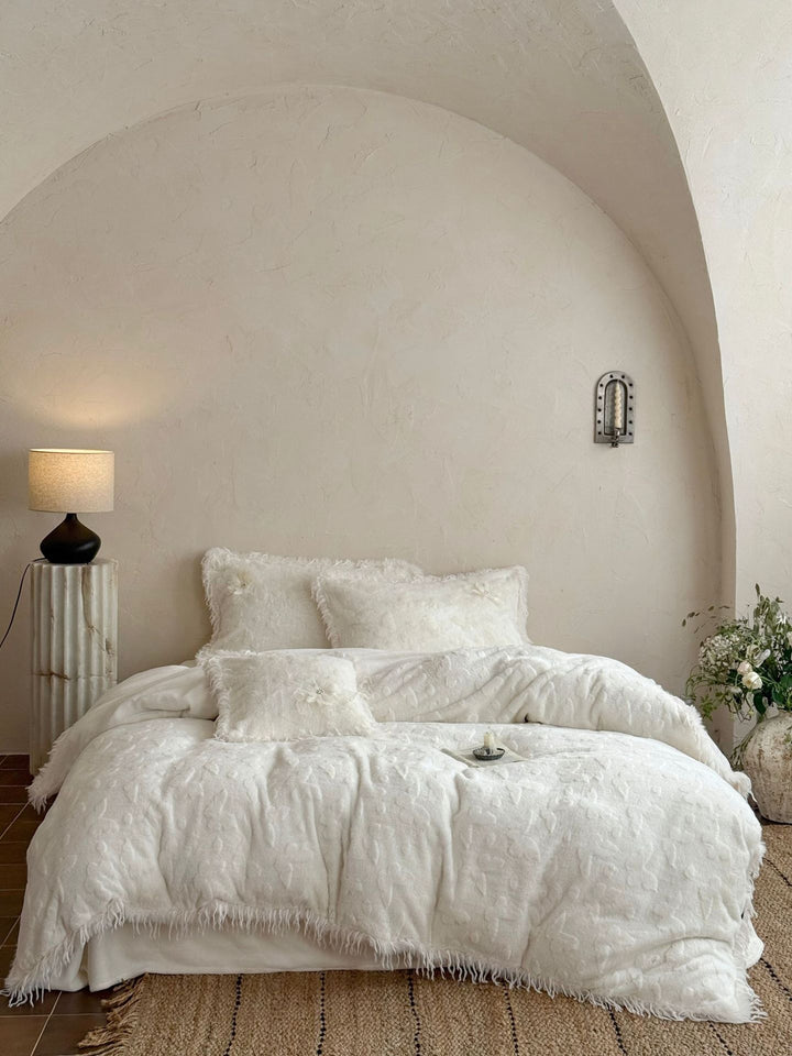 Cozy plush bedding set with fringes and textured relief Kalsten