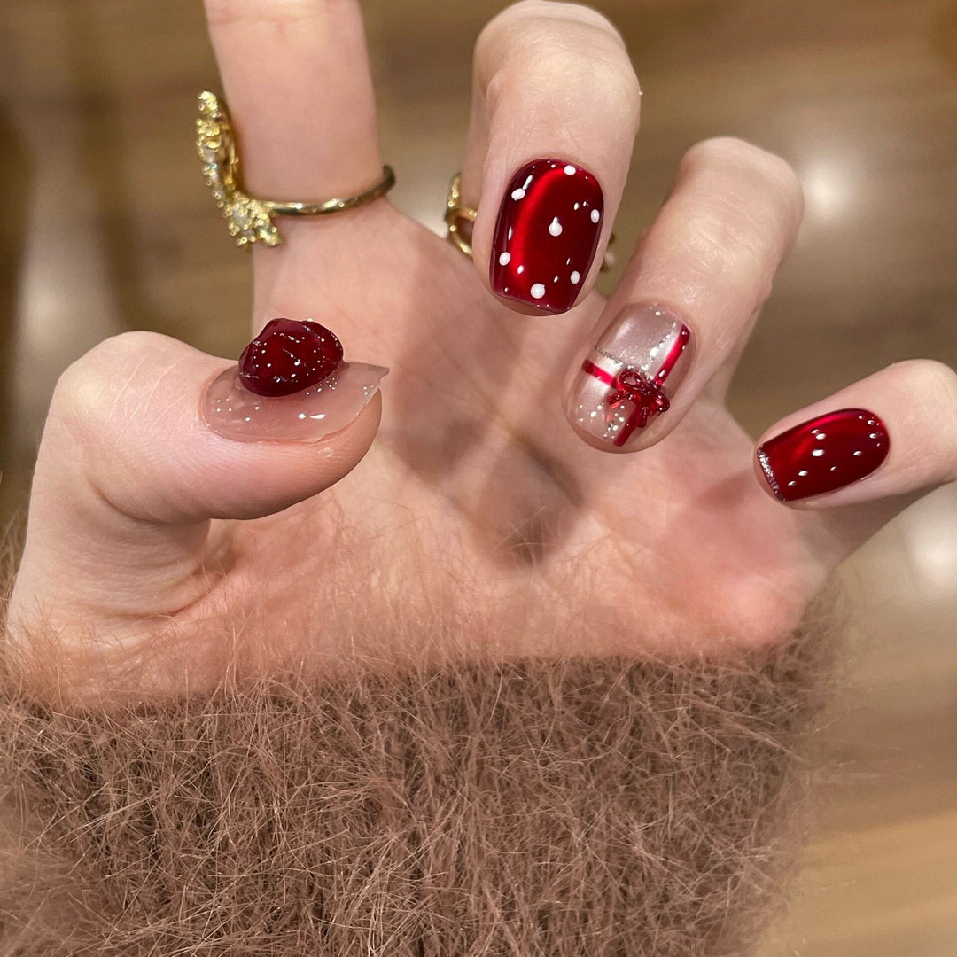Artificial nails with festive gift design Kalsten