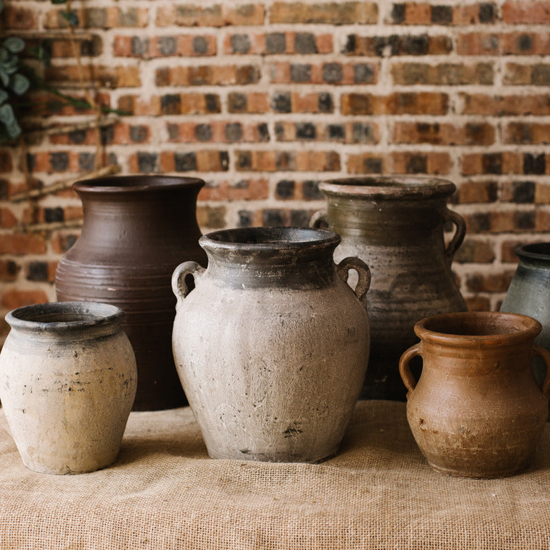 Rustic ceramic pot with handmade design Kalsten