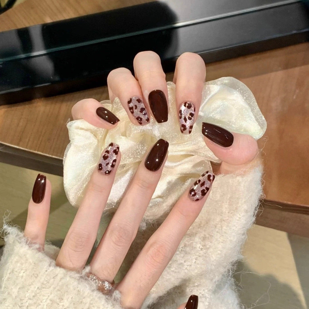 Elegant and Trendy Nail Set Kalsten