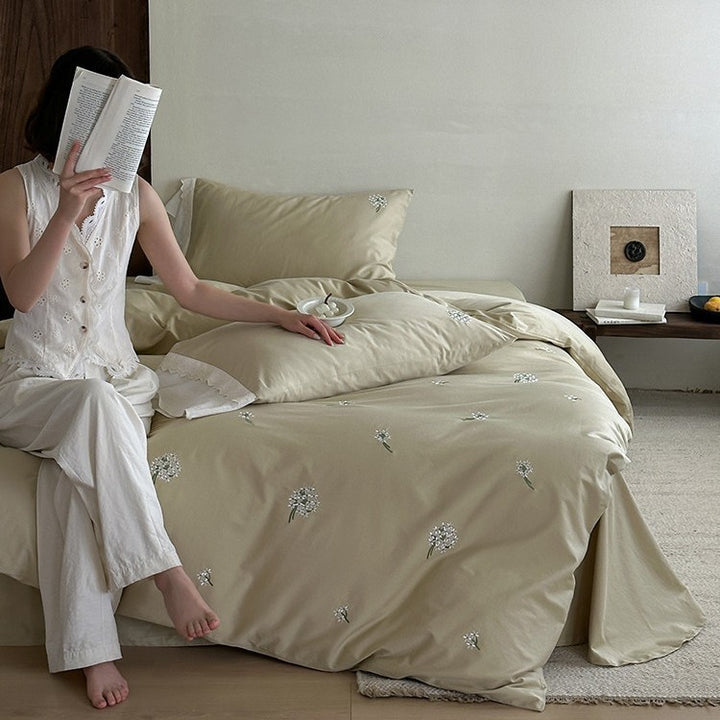 Embroidered bed linen set made of cotton satin with subtle scattered flower embroidery