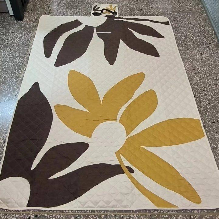 Quilted bedspread with large floral appliqué and diamond quilted relief Kalsten