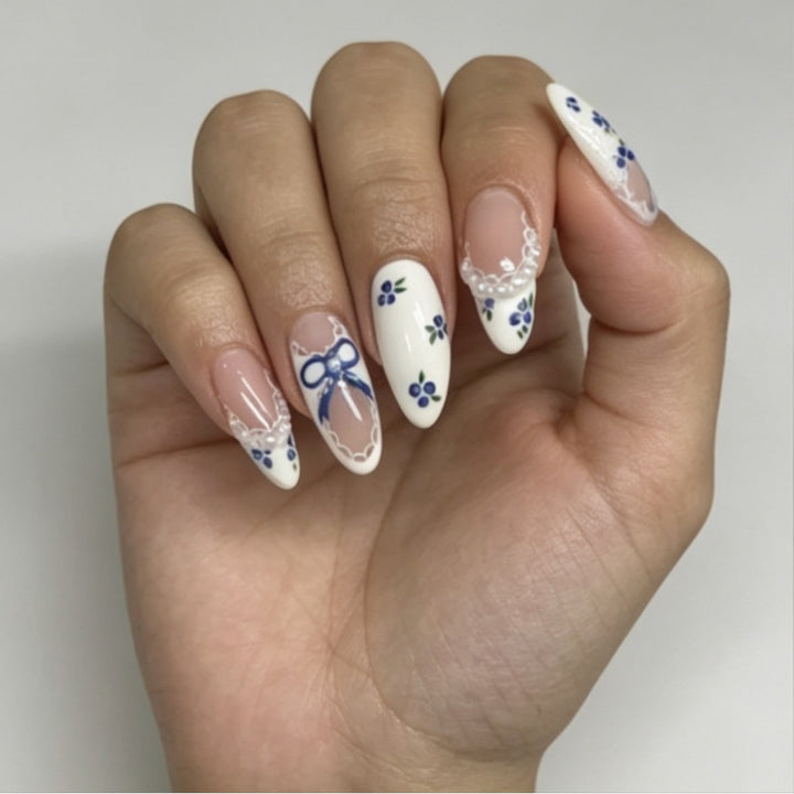 Artificial Nails in Romantic Flower Design Kalsten