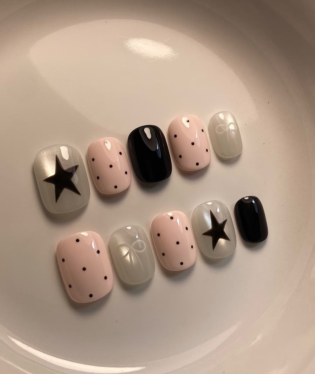 Artistic Press-On Nail Art Set with Stylish Star and Dot Patterns