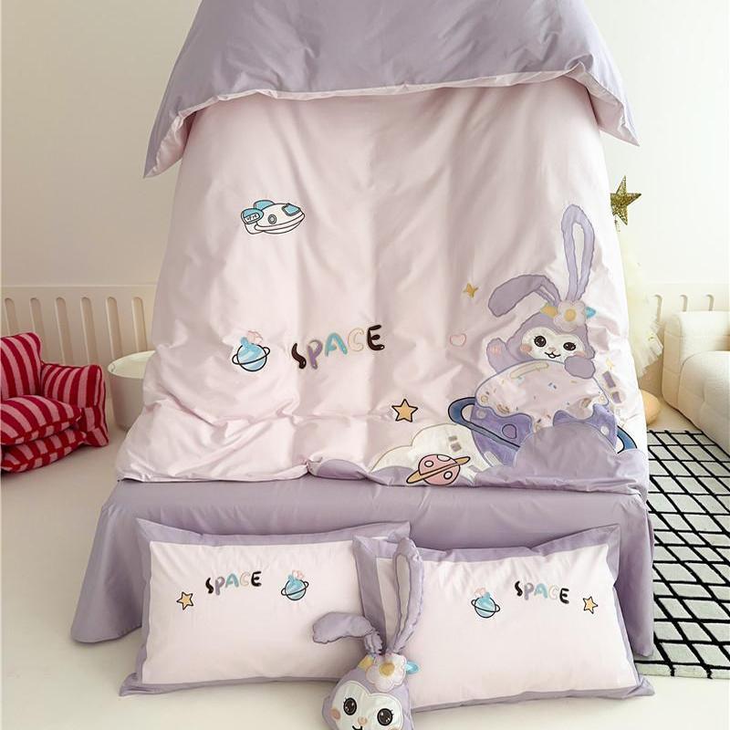 Children's bedding set with playful space bunny design