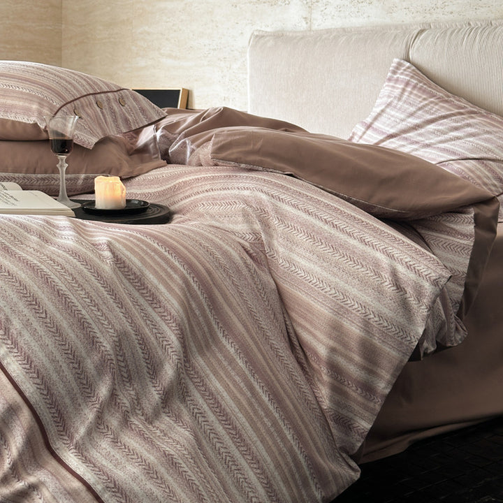 Houndstooth bedding set with reversible duvet cover and fine cotton blend