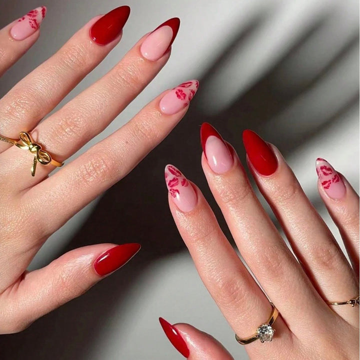 Artificial nail set with elegant kiss motif and glamorous finish Kalsten